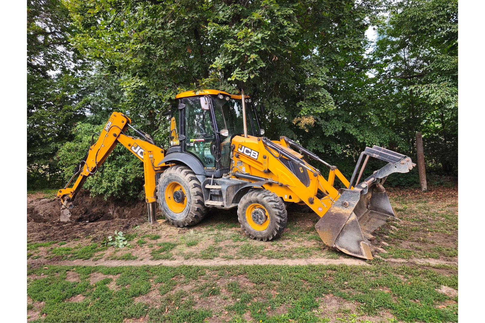 Traktor bagr JCB 3cx — fotka 1